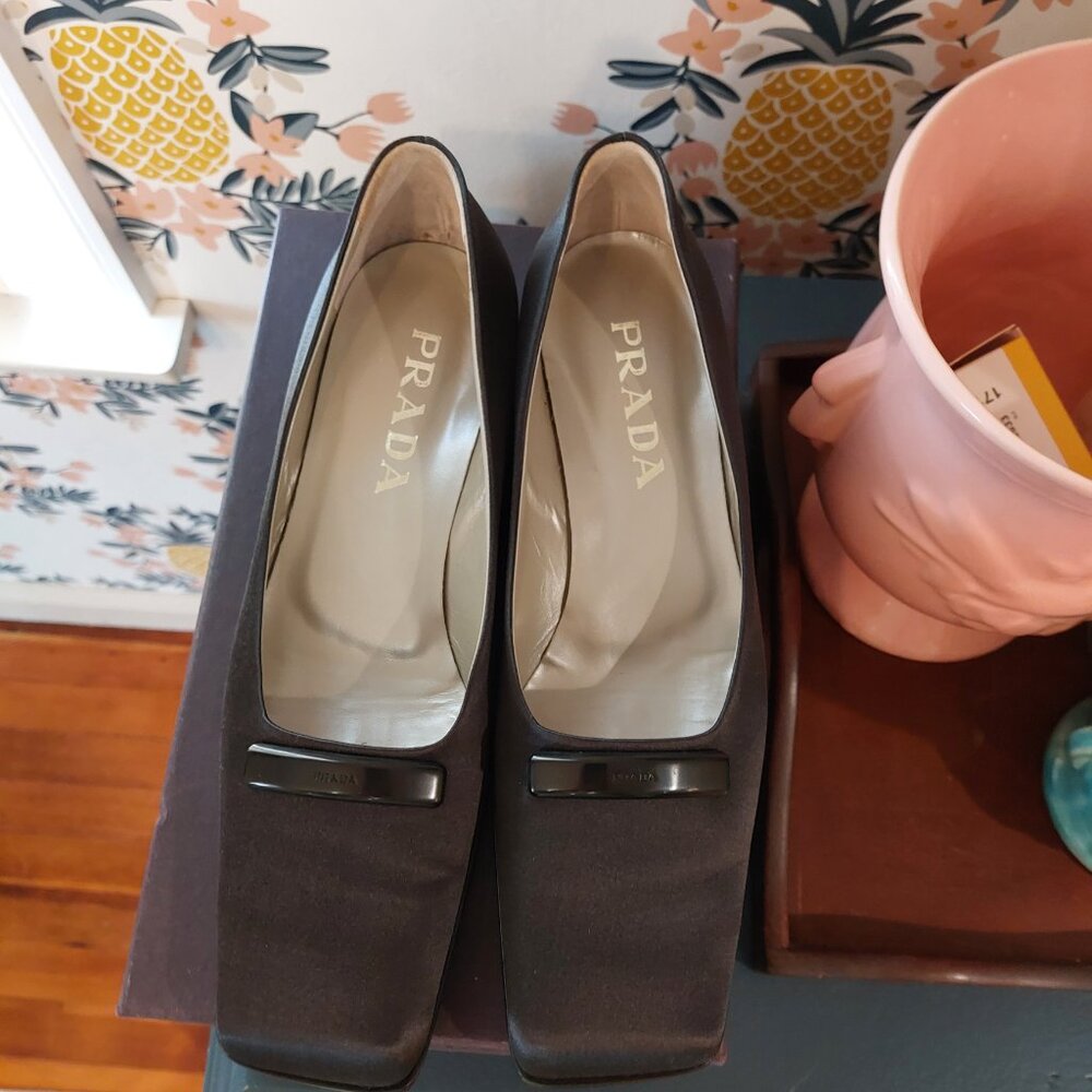 Prada - Picture 3 of 5